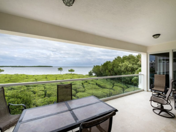 Four Bedroom Oceanfront Vacation Condo in Key Largo Sleeps 8